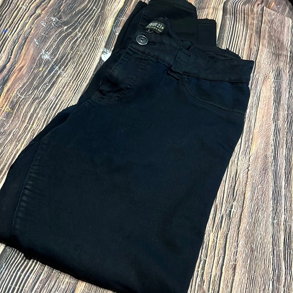 Forever 21 Plus Sizes 12 Black skinny Jeggings - Picture 1 of 3